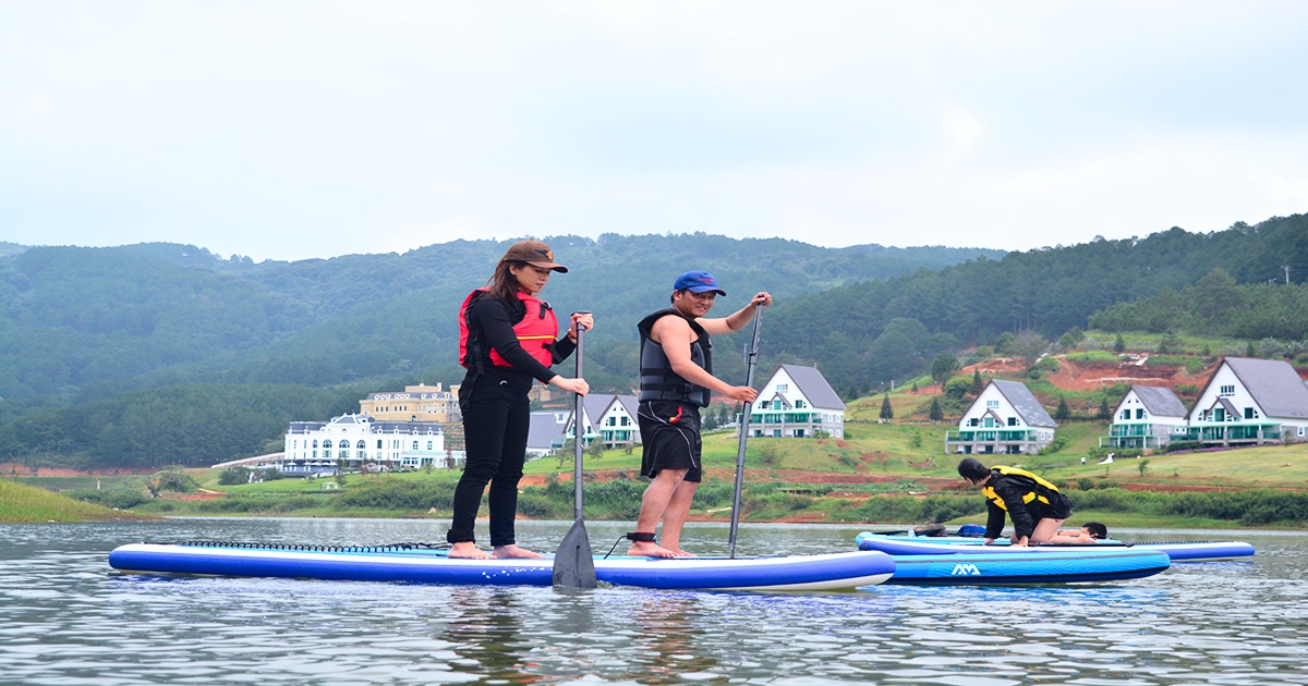 CHÈO THUYỀN SUP ĐÀ LẠT