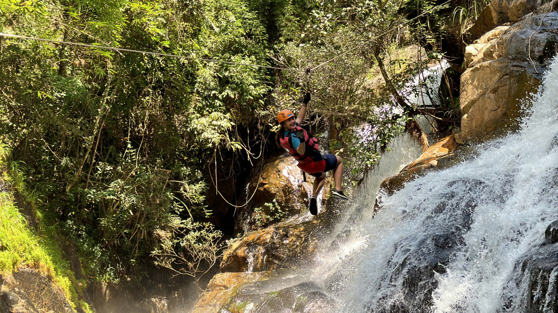 Đi Canyoning Đà Lạt Lần Đầu: Những Điều Cần Biết