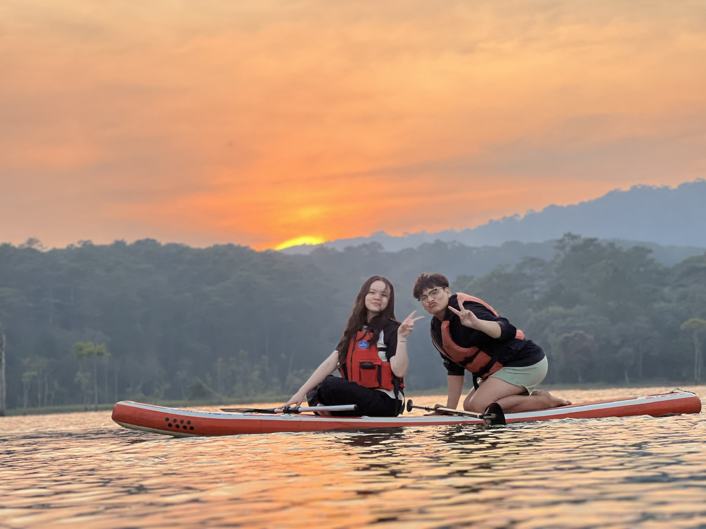 Chèo SUP Đà Lạt: Chọn Tour Nửa Ngày Hay SUP & BBQ?